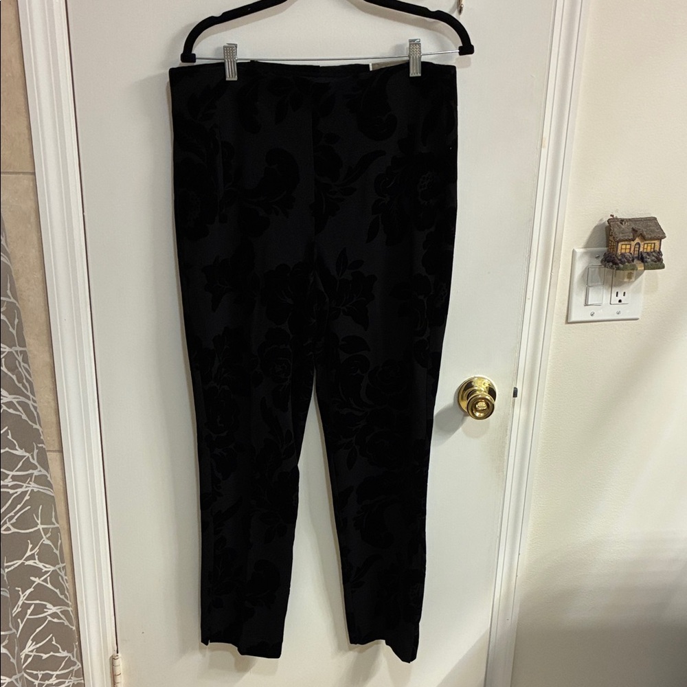 NWT Chico's Black Floral Pants - Size 2 (large)